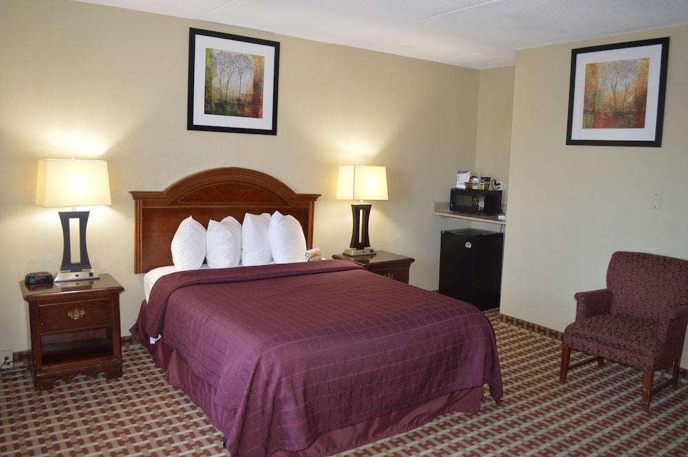 Quality Inn & Suites Fayetteville Bagian luar foto