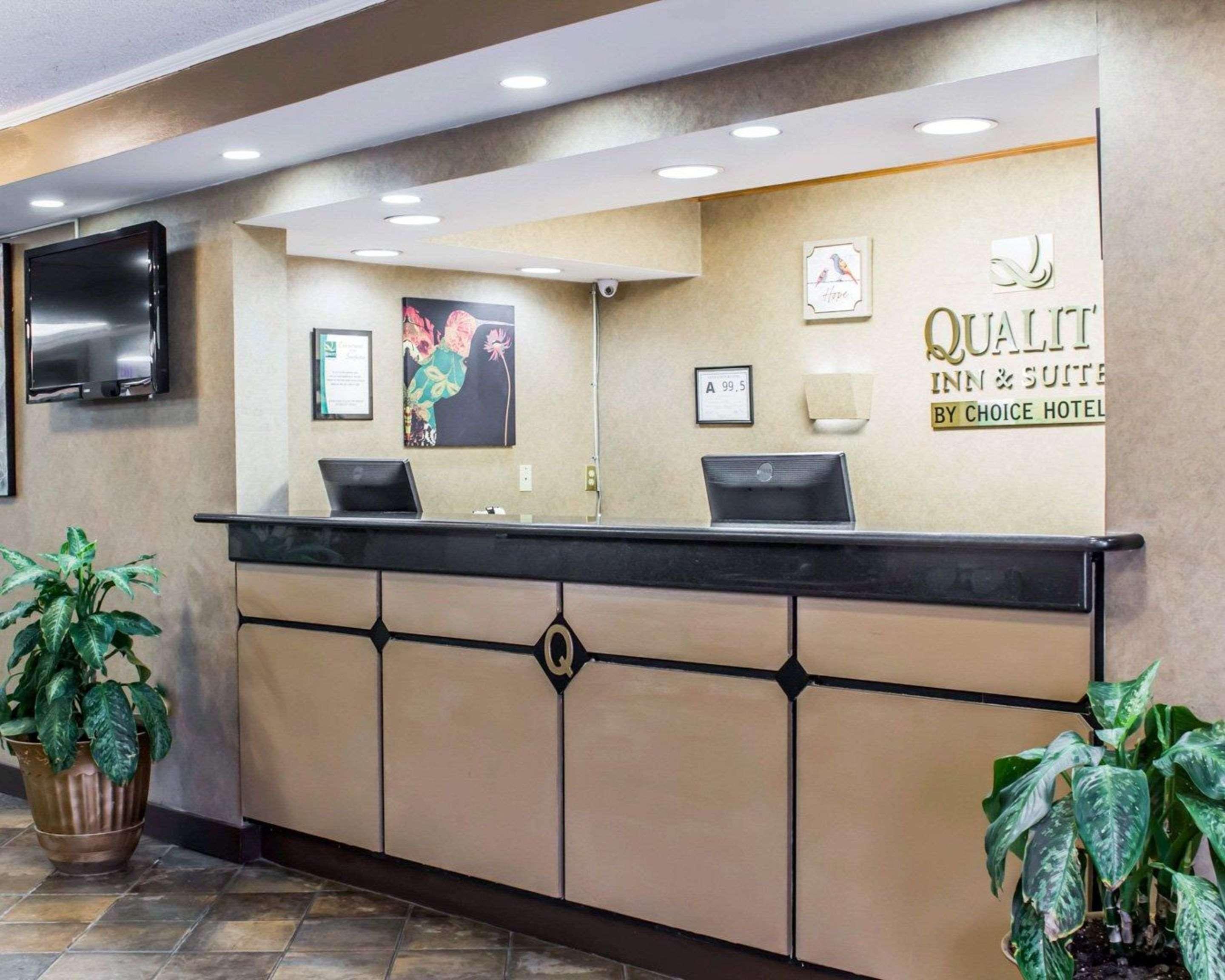 Quality Inn & Suites Fayetteville Bagian luar foto