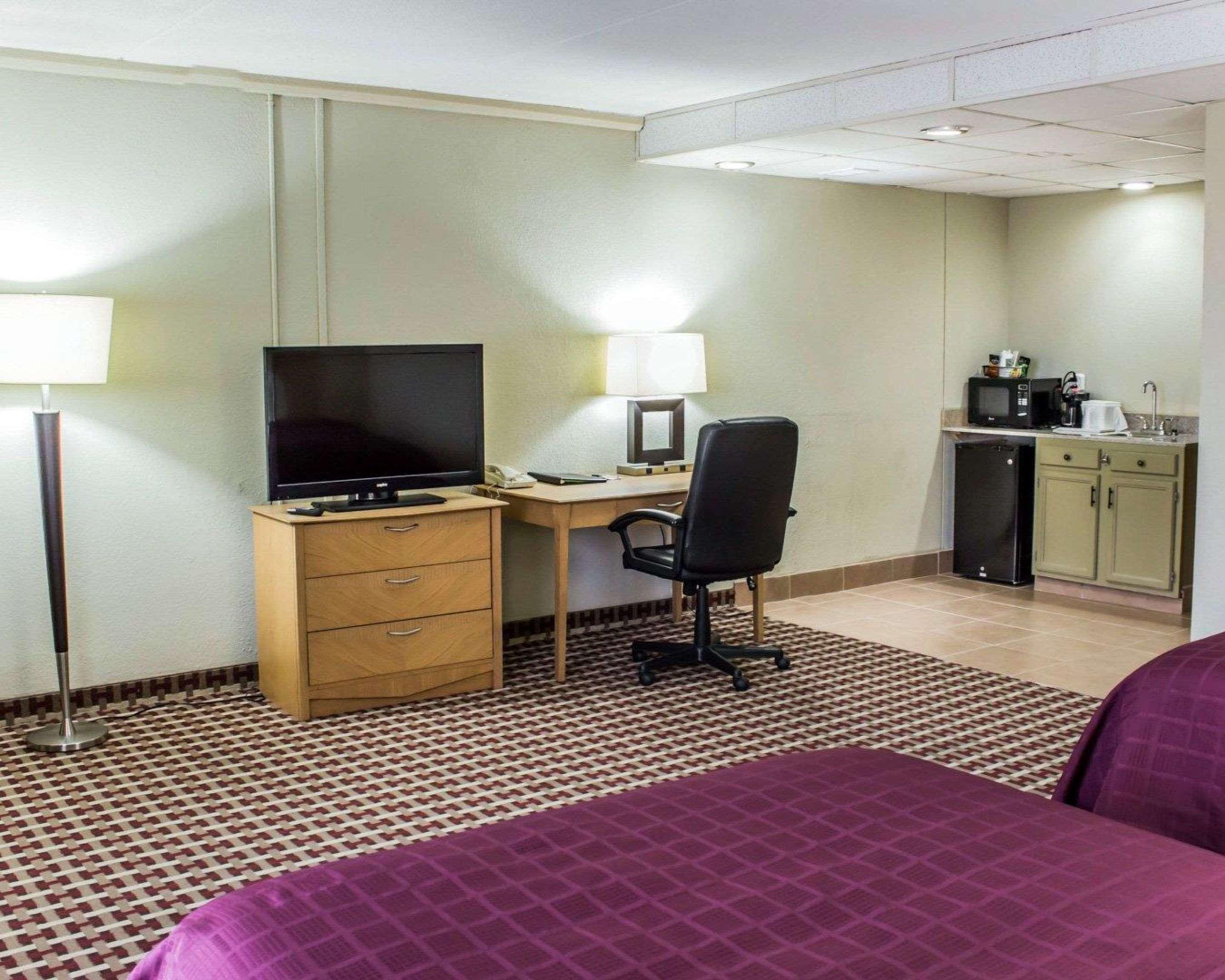 Quality Inn & Suites Fayetteville Bagian luar foto