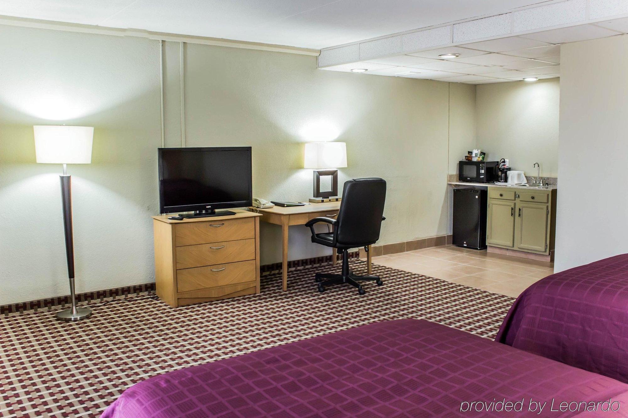 Quality Inn & Suites Fayetteville Bagian luar foto