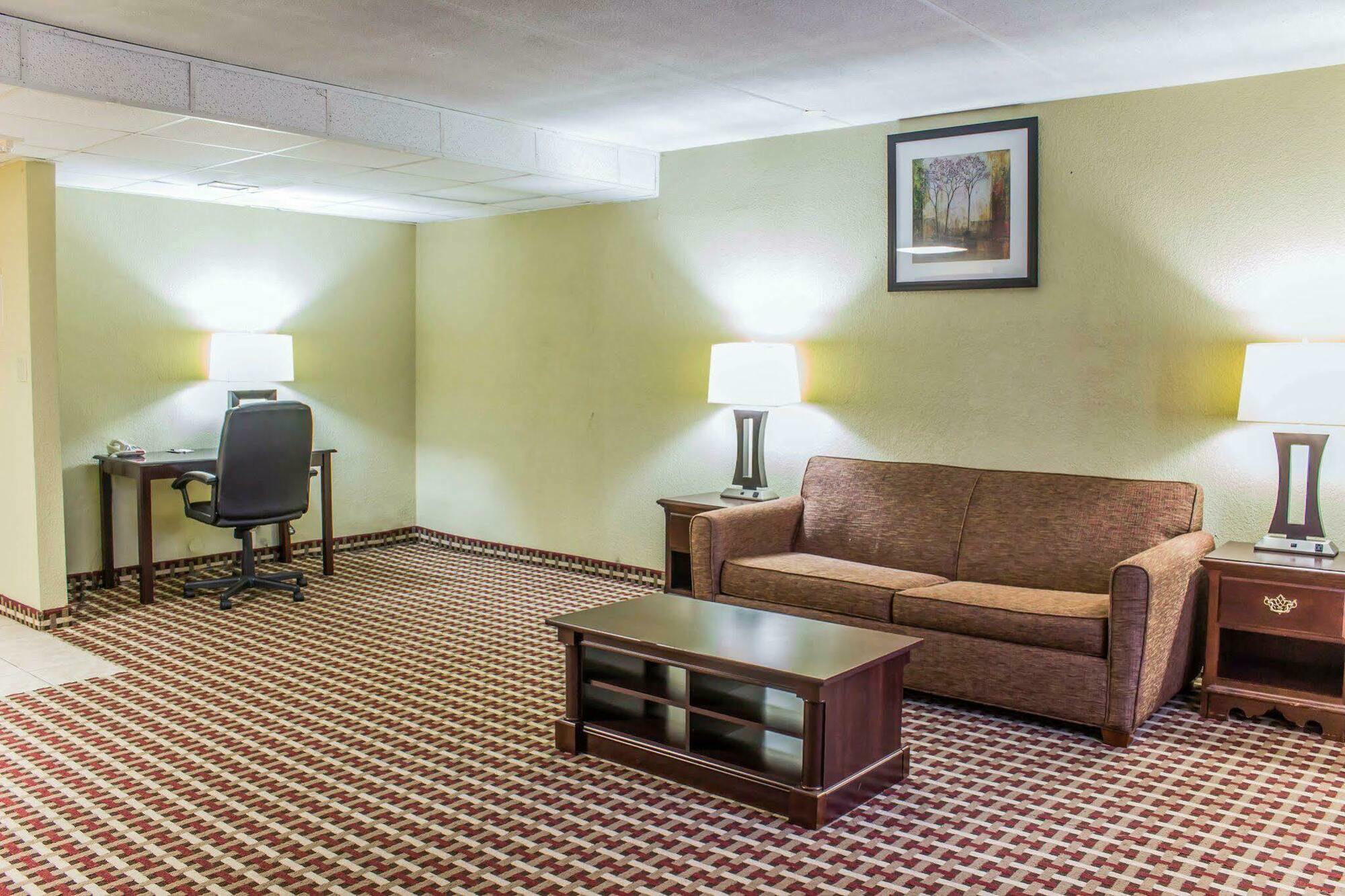 Quality Inn & Suites Fayetteville Bagian luar foto