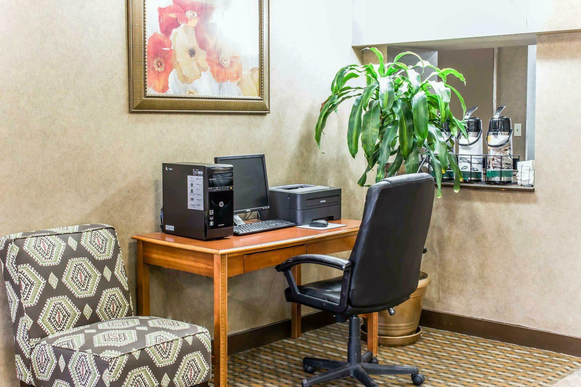 Quality Inn & Suites Fayetteville Bagian luar foto